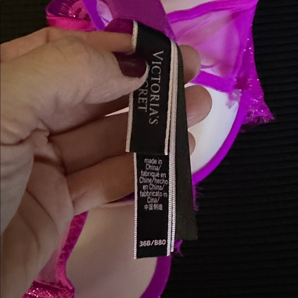 Victoria’s Secret Lace Push Up Bra 36B NWOT - Picture 2 of 2